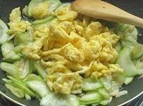 西葫芦炒鸡蛋的做法 步骤6