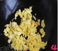 蒜苗炒鸡蛋的做法 步骤4